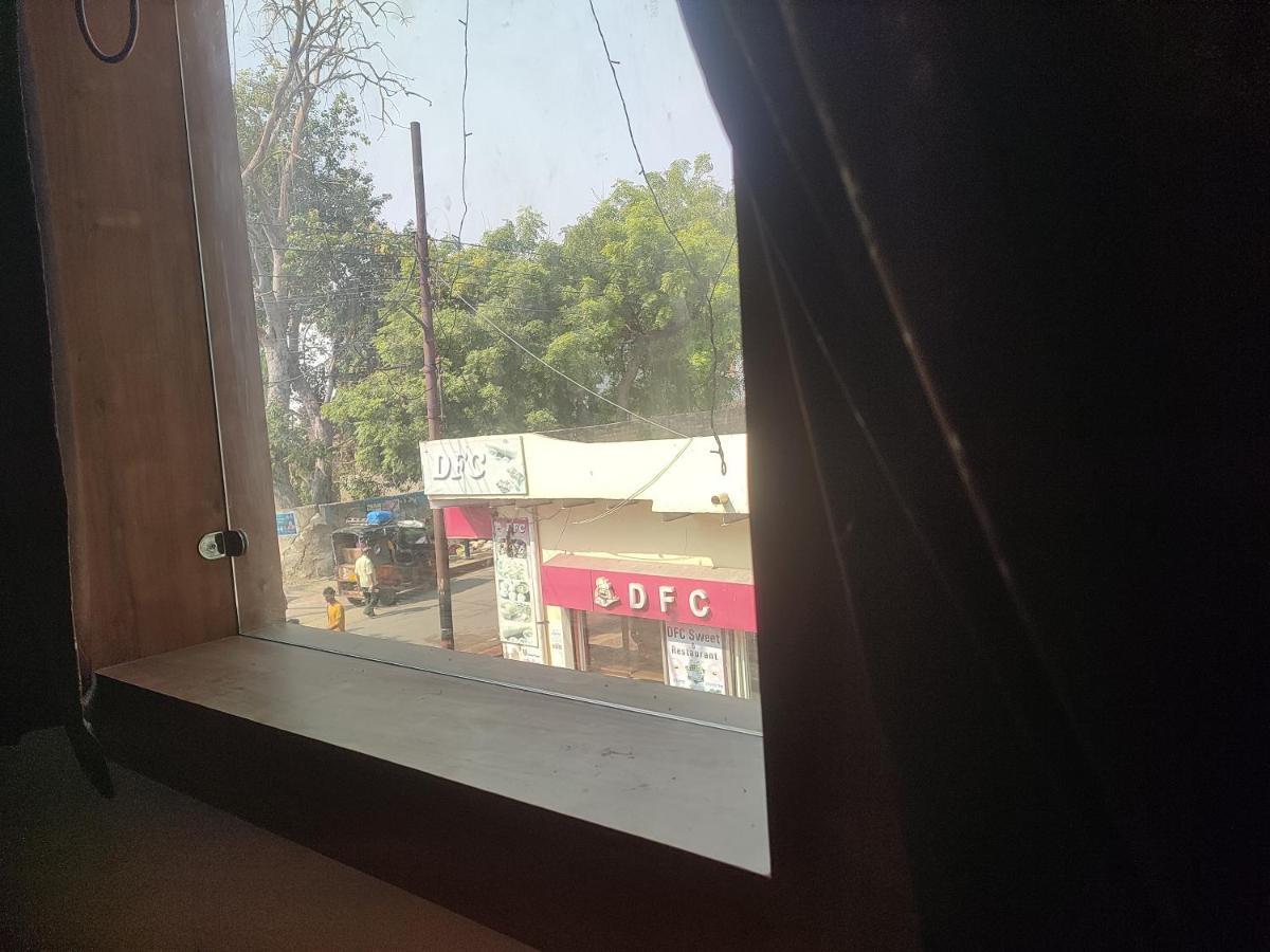 Devi Residency - Near Prem Mandir Bankey Bihari Vrindavan Exterior photo