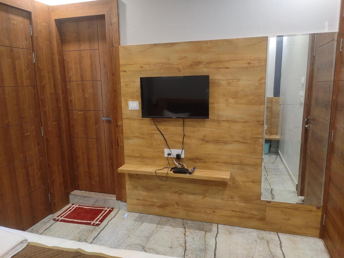 Devi Residency - Near Prem Mandir Bankey Bihari Vrindavan Exterior photo