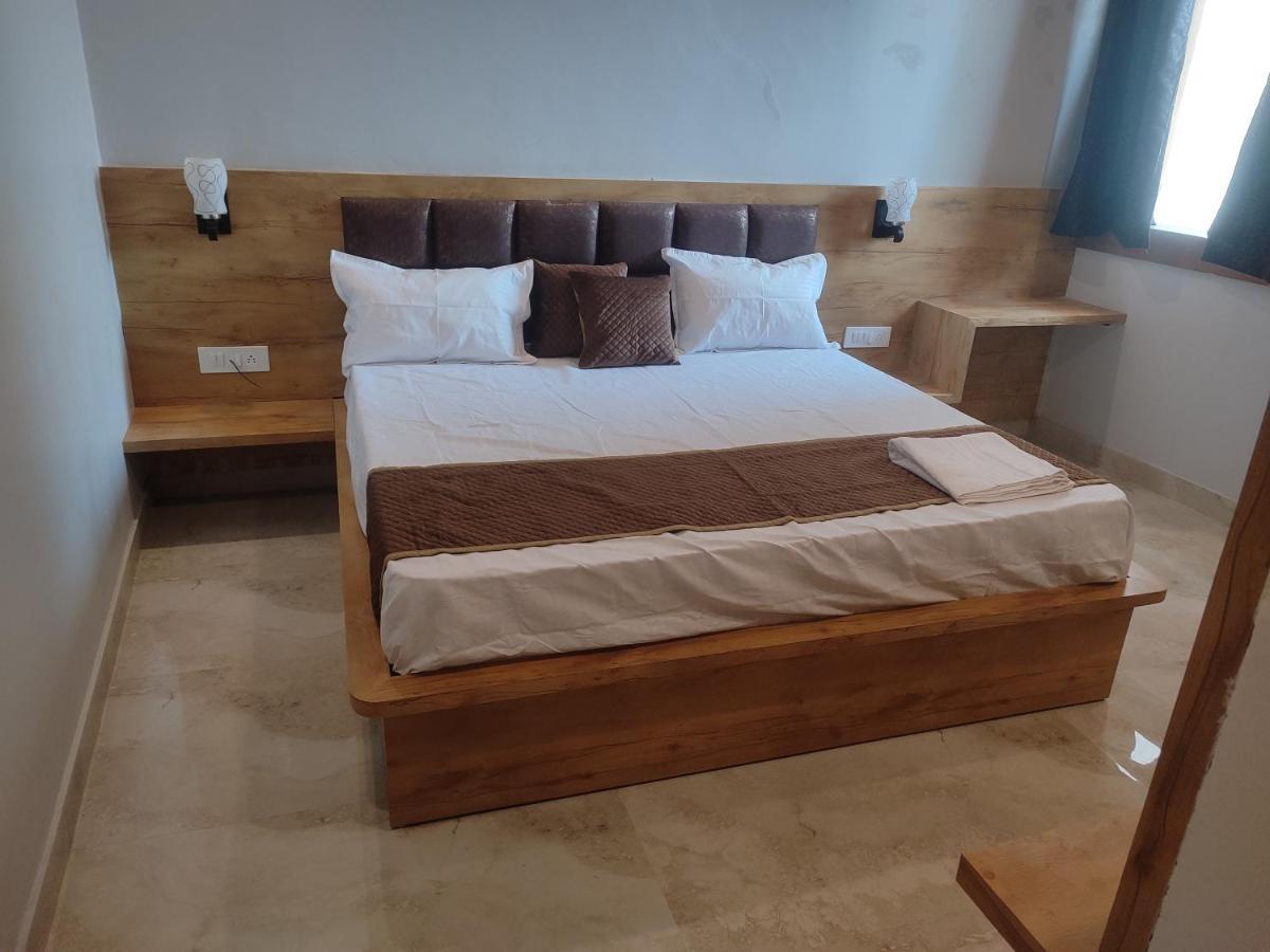 Devi Residency - Near Prem Mandir Bankey Bihari Vrindavan Exterior photo