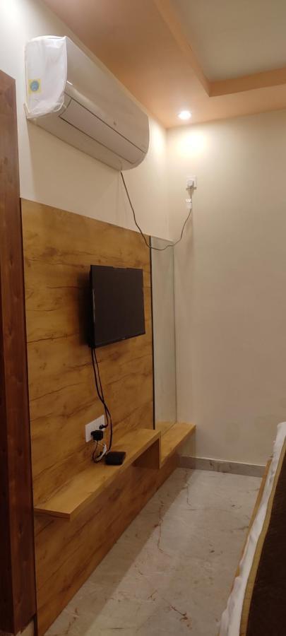 Devi Residency - Near Prem Mandir Bankey Bihari Vrindavan Exterior photo