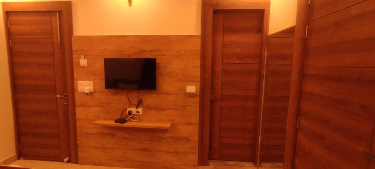 Devi Residency - Near Prem Mandir Bankey Bihari Vrindavan Exterior photo