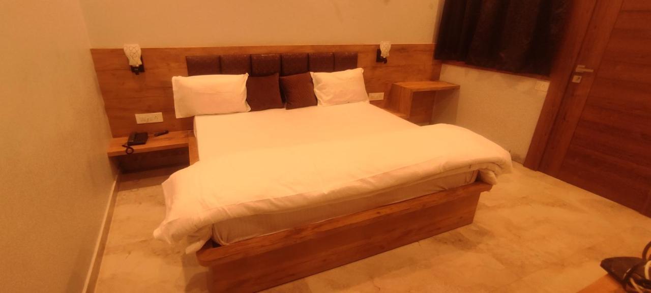Devi Residency - Near Prem Mandir Bankey Bihari Vrindavan Exterior photo