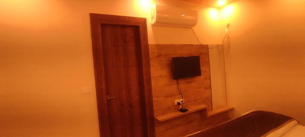 Devi Residency - Near Prem Mandir Bankey Bihari Vrindavan Exterior photo