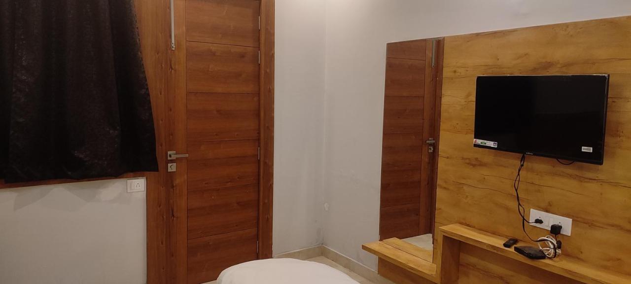 Devi Residency - Near Prem Mandir Bankey Bihari Vrindavan Exterior photo