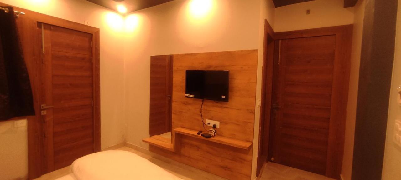Devi Residency - Near Prem Mandir Bankey Bihari Vrindavan Exterior photo