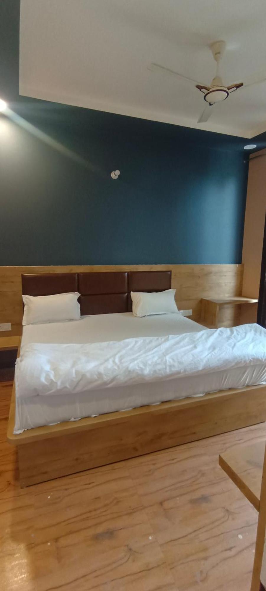 Devi Residency - Near Prem Mandir Bankey Bihari Vrindavan Exterior photo