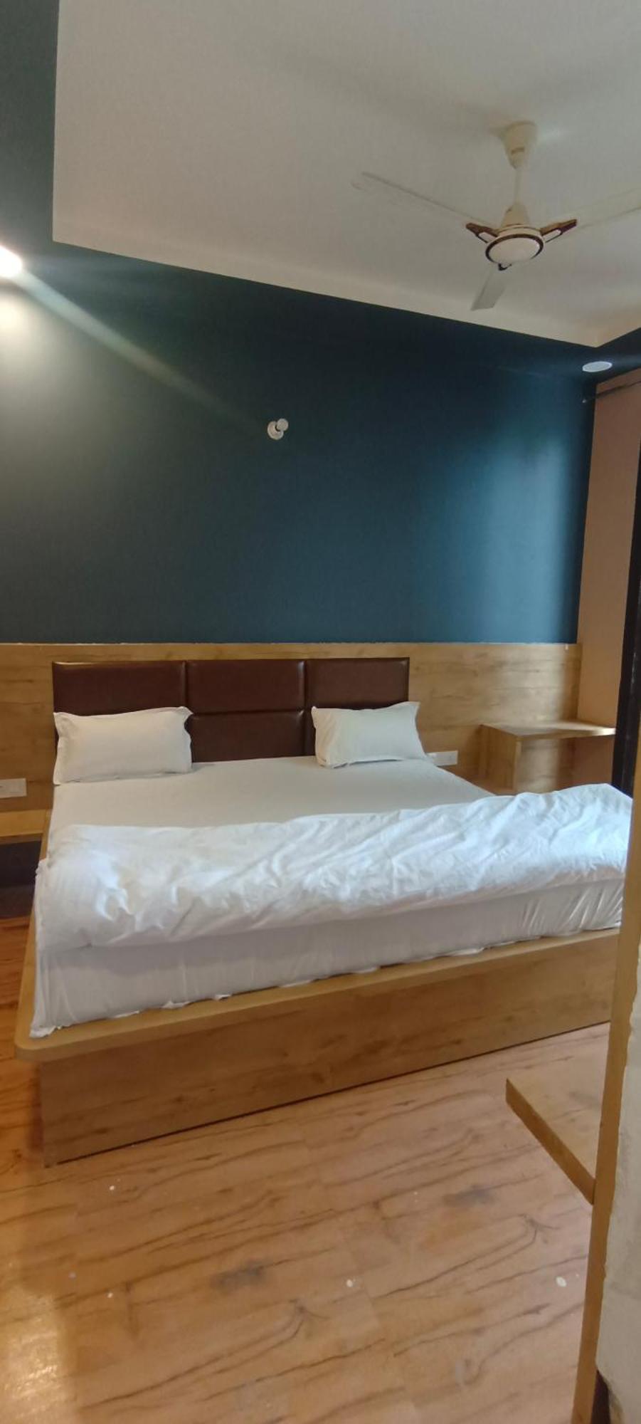 Devi Residency - Near Prem Mandir Bankey Bihari Vrindavan Exterior photo